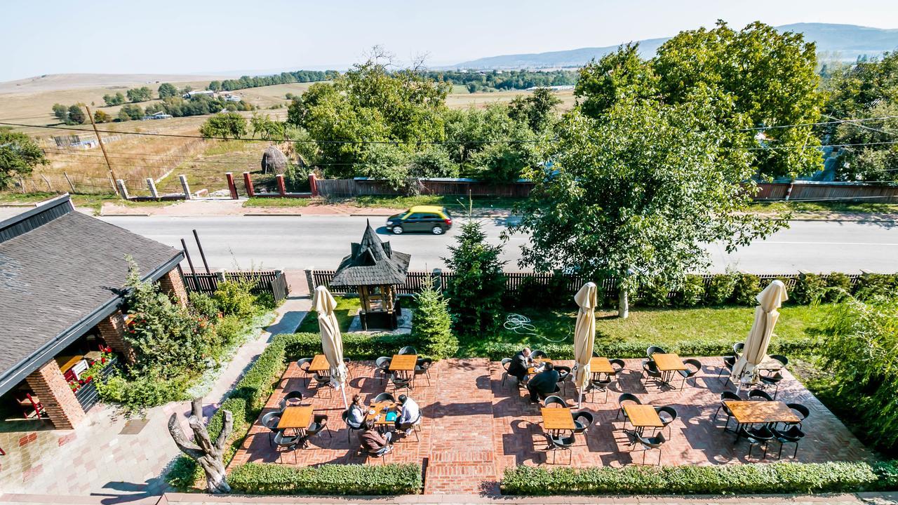 Pensiunea Belvedere Targu Neamt ภายนอก รูปภาพ
