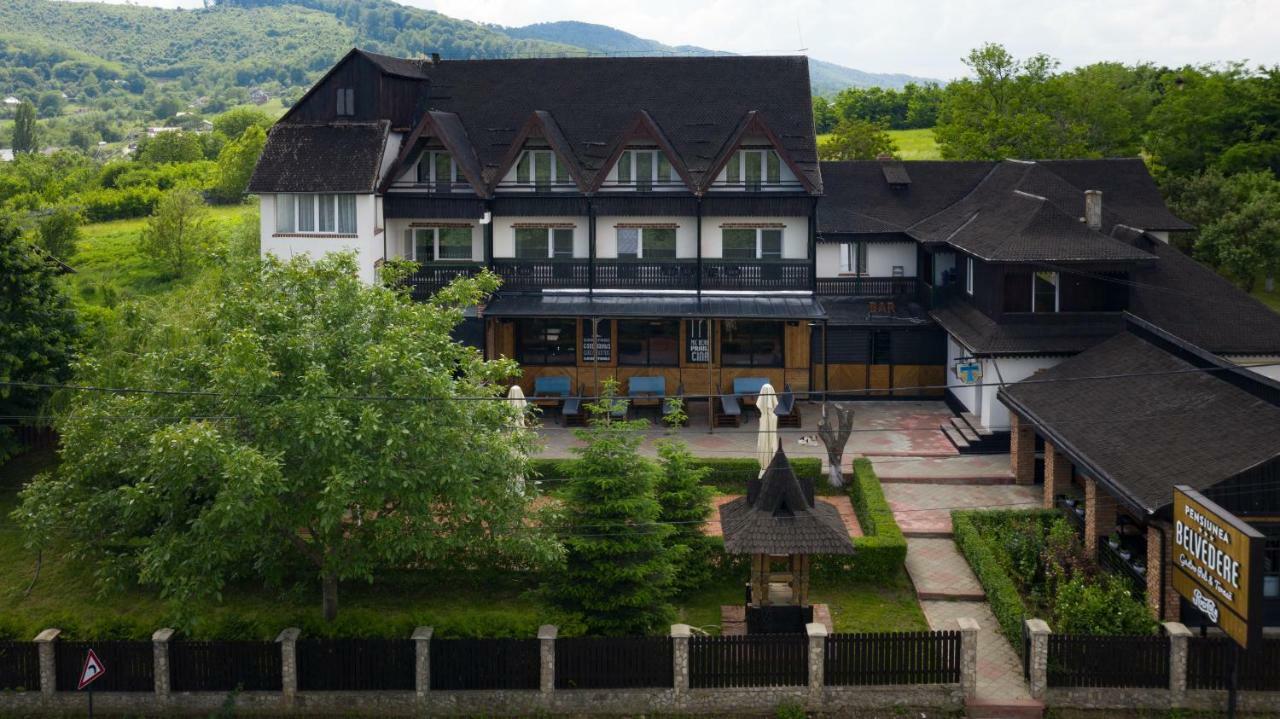 Pensiunea Belvedere Targu Neamt ภายนอก รูปภาพ